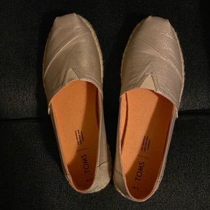Silver, Pearl color TOMS flat shoe 10 W